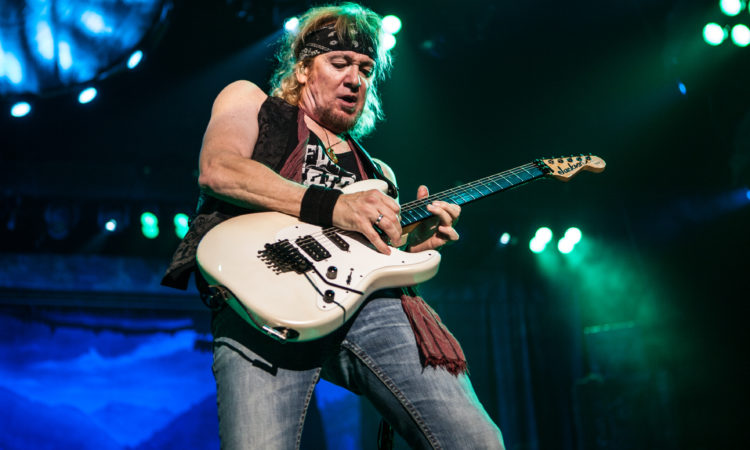 Iron Maiden, Adrian Smith : “Le mie chitarre mi calzano come un paio di jeans”