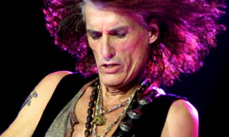Aerosmith, Joe Perry raggiunto sul palco da membri di Cheap Trick, Extreme e Stone Temple Pilots