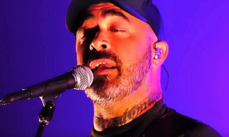 Staind, Aaron Lewis tributo acustico a Vinnie Paul