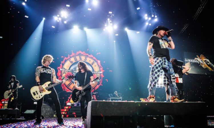 Guns N’ Roses, ‘Paradise City’ con Dave Grohl il video più visto su Facebook a Novembre