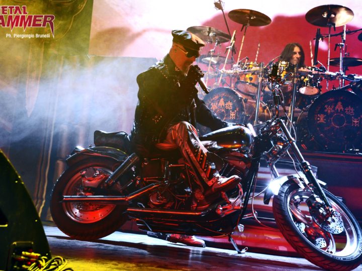 Judas Priest, Rob Halford ricorda Ronnie James Dio: “La sua voce sarà per sempre con noi”
