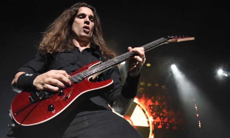 Megadeth, il chitarrista Kiko Loureiro condivide un footage backstage/onstage dal festival messicano ‘Hell&Heaven’