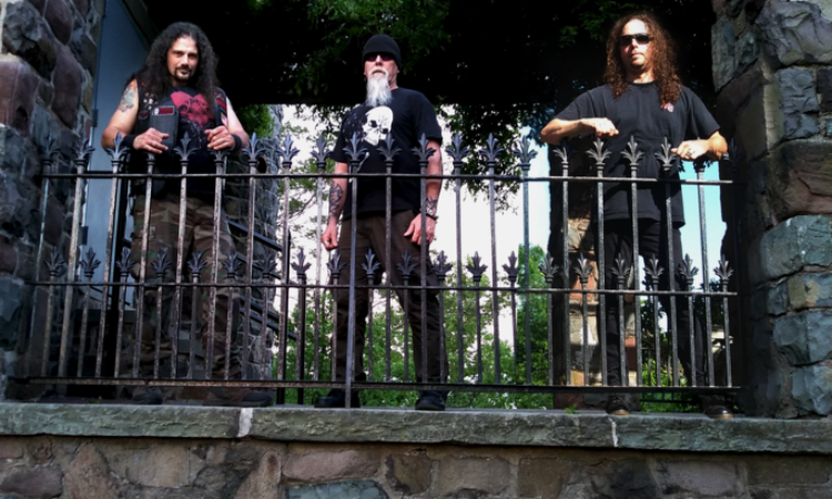 Whiplash, il nuovo album con la Metal Blade Records