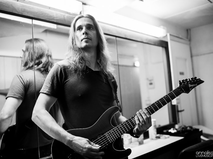 Megadeth, Kiko Loureiro acoustic lesson di ‘Conquer Or Die’