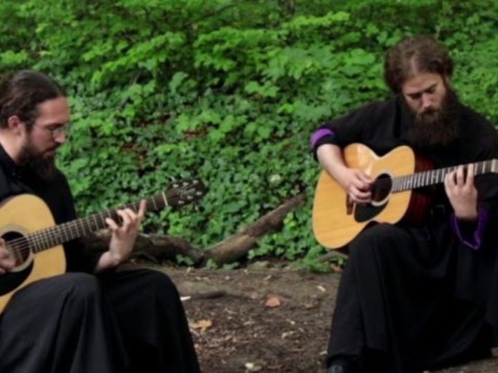 Iron Maiden, monaci serbi coverizzano ‘Wasting Love’