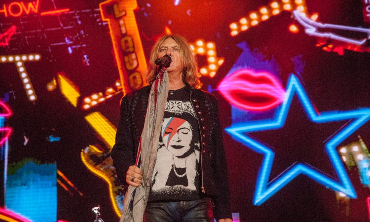 Def Leppard, tour negli stadi con Journey, Cheap Trick e Heart