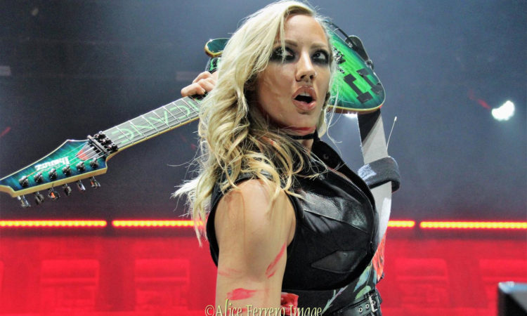 Alice Cooper, ritorna la chitarrista Nita Strauss