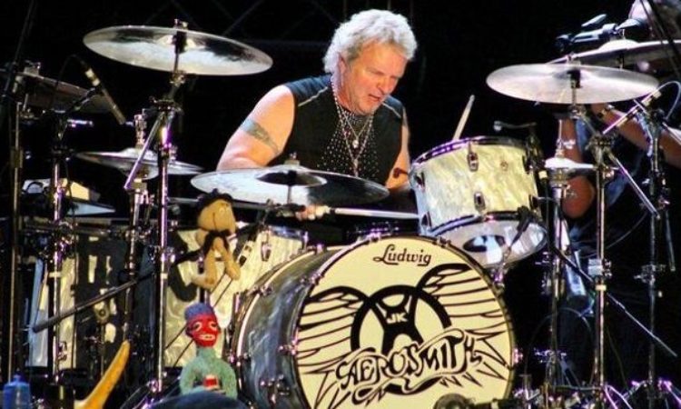 Aerosmith, Joey Kramer respinto fa causa alla band