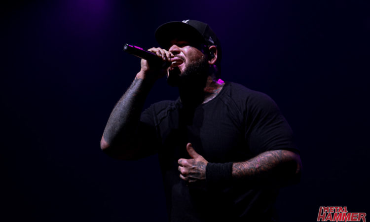 Bad Wolves, Tommy Vext canta ‘Crawling’ dei Linkin Park in omaggio a Chester
