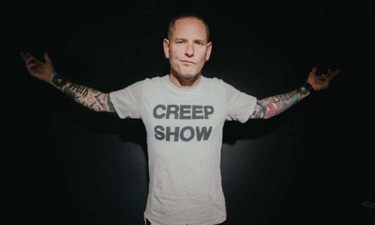 Slipknot, on line la versione acustica di ‘Black Eyes Blue’ dell’album solista di Corey Taylor