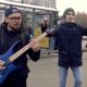 Slipknot, un ragazzo suona dei loro brani per le strade di Mosca [video]