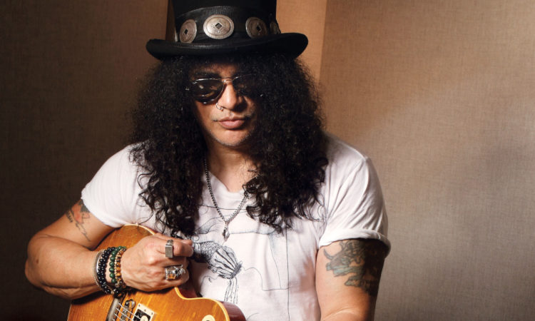 Slash, “Gli Aerosmith? La prima volta che li ho visti live erano strafatti e hanno suonato da schifo”