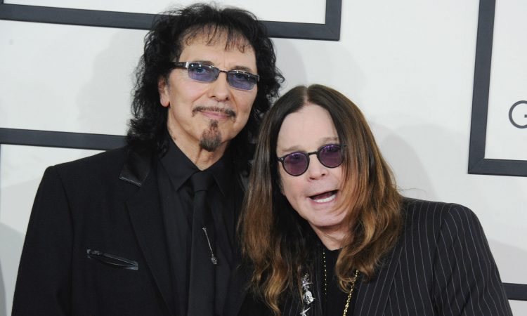 Ozzy Osbourne e Tony Iommi si riuniscono per suonare un classico dei Black Sabbath